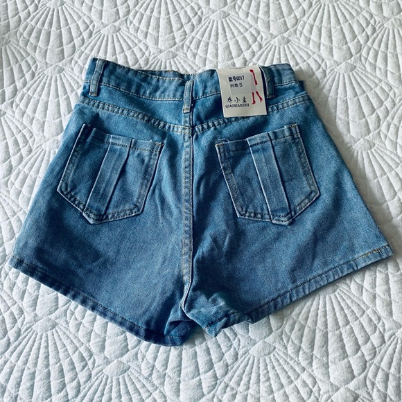 Women's Sz Small Denim Summer Shorts with Flap Detail - Picture 3 of 3